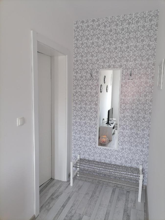 Apartman Lidija Dinjiska ภายนอก รูปภาพ
