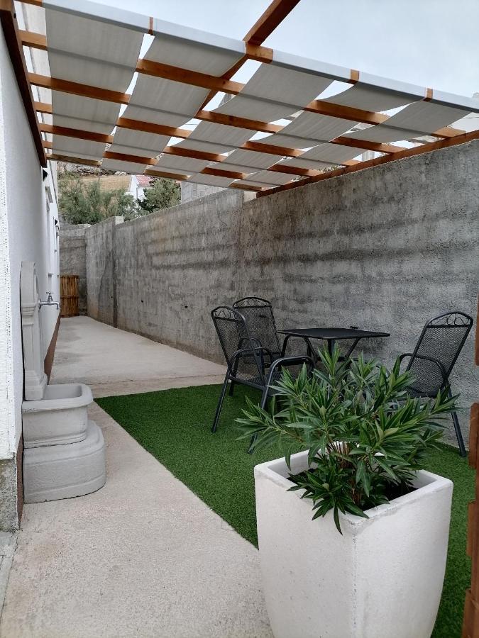 Apartman Lidija Dinjiska ภายนอก รูปภาพ